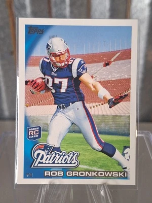 Topps Rob Gronkowski #148 2010 pelota en brazo derecho RC Patriots Bucs novato 🔥🏈🔥 Foto 1 de 2