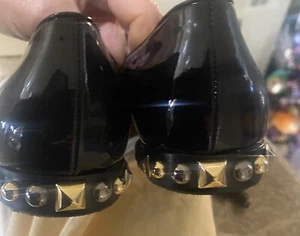 100% AUTÉNTICOS ZAPATOS PLANOS DE CUERO PATENTADO LOUIS VUITTON ADORNOS - Imagen 1 de 12