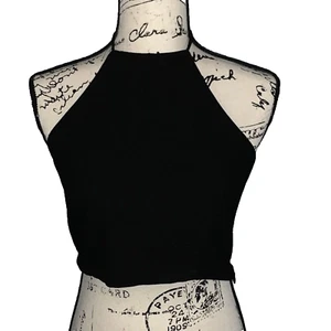 TOBI BLACK CROP TOP Sz LG, WOMENS TOP Preowned But New Condition - Picture 1 of 3