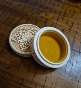Vintage Cast Carved Resin Trinket Box Intricate 3-D Flower Ring Dish Gold Velvet - Picture 1 of 12