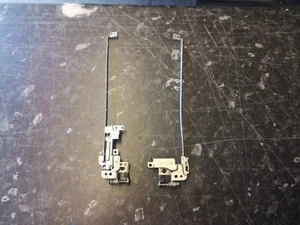 TOSHIBA SATELITE C50 - PAIR OF SCREEN HINGES - B492 - Picture 1 of 2