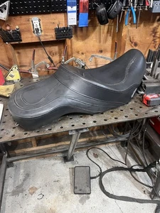 98 - 05 HONDA VT1100 VT 1100 SHADOW SABRE MAIN PASSANGER SEAT SADDLEMEN NICE! - Picture 1 of 15