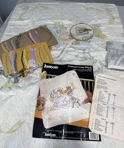 Vintage Janlynn bedruckt Kreuzstich Baby Quilt Decke 34" x 43" unvollendet - Bild 1 von 10