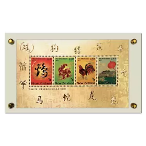 New Zealand 2017 Year of the Rooster Gold Foiled Miniature Sheet in Stand - Foto 1 di 1