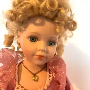2000 MILLENIUM PORZELLAN PUPPE HERITAGE SIGNATURE COLLECTION KRISTALL LESEN - Bild 1 von 6