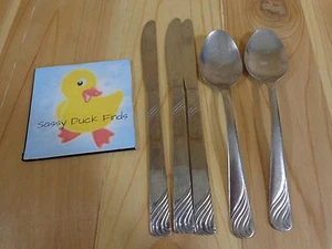 Vintage Flatware 5 Stainless Wave 3 KNIVES 2 SOUP SPOONS Malaysia - Picture 1 of 4