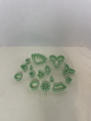 Wilton Gum Paste Flower Making Set 1984 Cake Tools (not a complete set) - Image 1 of 3