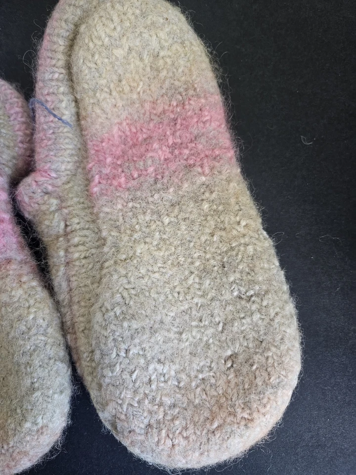 NUEVO - ZAPATILLAS HECHAS A MANO PEQUEÑAS 9" Foto 1 de 1