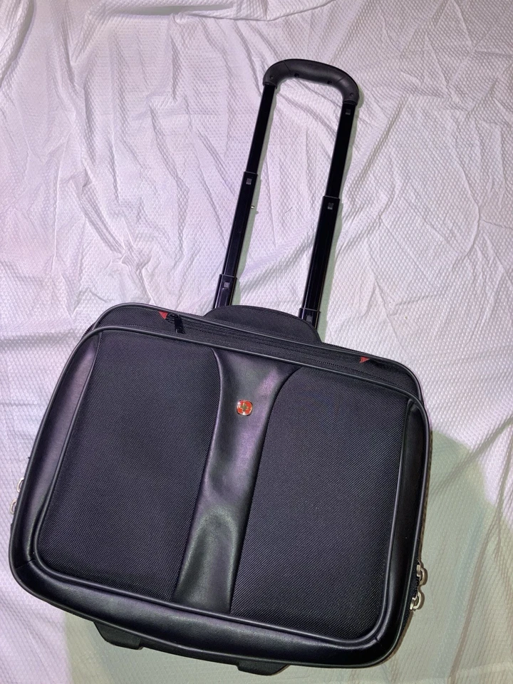 Swiss Wenger Gear Rolling Travel Carry On 17" w/ 15" Laptop Bag Briefcase Bundle - Image 1 of 4