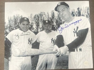 Joe DiMaggio, Yogi Berra signed 8x10 Photo with COA. HOF - Picture 1 of 2