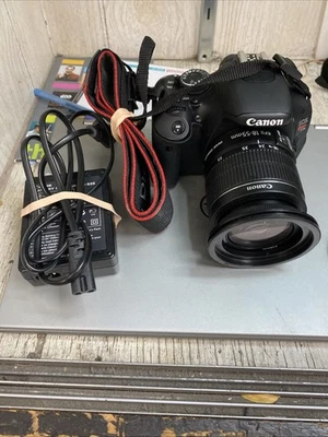 Lente Canon EOS Rebel T3i 18 MP DSLR, 18-55 mm f/3,5-5,6 IS II - Cargador y batería Foto 1 de 4