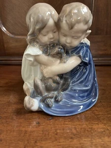 VINTAGE ROYAL COPENHAGEN DENMARK CHILDREN WITH PUPPY PORCELAIN FIGURINE - Picture 1 of 5