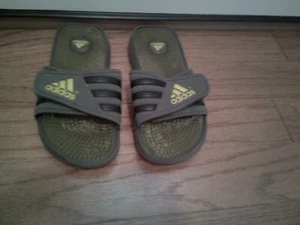 Adidas Boy's Slides Sandals Size 4 Youth - Picture 1 of 3