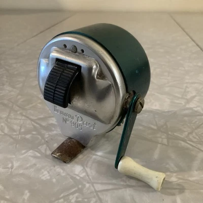 Carrete de pesca vintage Bronson Dart Casting No. 905 Foto 1 de 4
