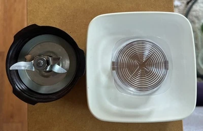 Batidora Osterizer superior y atornillada inferior, usada, buen estado Foto 1 de 4