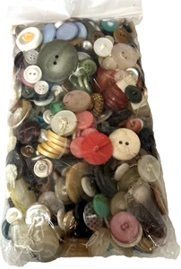 Bag Full Of Buttons. Hundreds Of Different Ones. Colors, Shapes And Sizes. - Picture 1 of 4