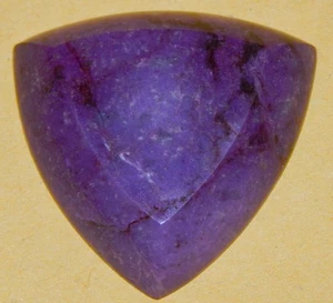 Schöner Sugilith Cabochon, 76,9 Karat schwer - Bild 1 von 2