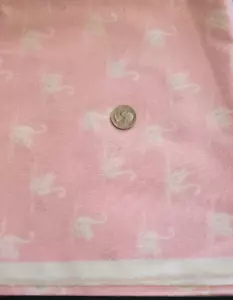 Tela Cisnes Blancos Fondo Rosa 1 Yarda Colección Laura Ashley Grace - Imagen 1 de 2