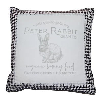 Almohada Decorativa 19" x 19" Peter Rabbit Bunny Negro Blanco Pata de Gallo Foto 1 de 4