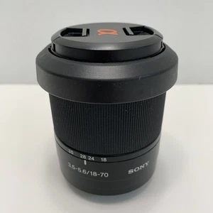 Lente zoom macro Sony DT 18-70 mm f3,5-5,6 18-70 montura A ~ con capucha SH0006 - Imagen 1 de 8