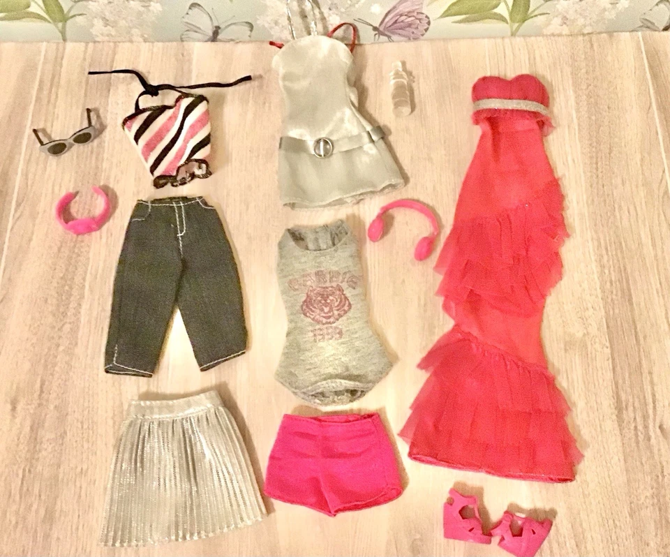Lote Ropa y Accesorios Muñeca Barbie Surtido Moderno Años 2010 Algunas Fashionistas Foto 1 de 4
