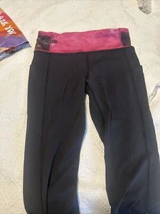 Lululemon Pace Rival Crops nero con rosa caldo taglia 6 usato in ottime condizioni - Foto 1 di 10