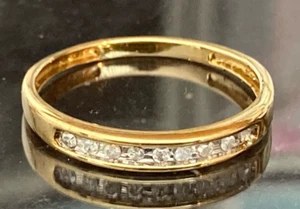  9 diamantes naturales engarzados en anillo de oro macizo de 10k talla 7,2 peso de EE. UU. 1,17 g - Imagen 1 de 7