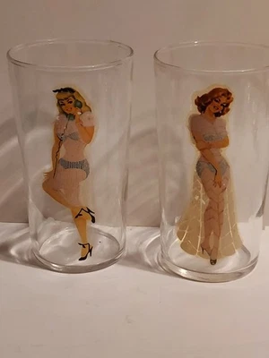 Juego de 2 vasos vintage Magic Follies años 50 pin up peek-a-boo Foto 1 de 4