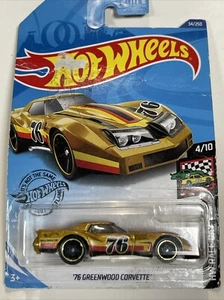 Hot Wheels '76 Greenwood Corvette HW 2012 día de carrera estuche de coche dorado C 1:64 - Imagen 1 de 12