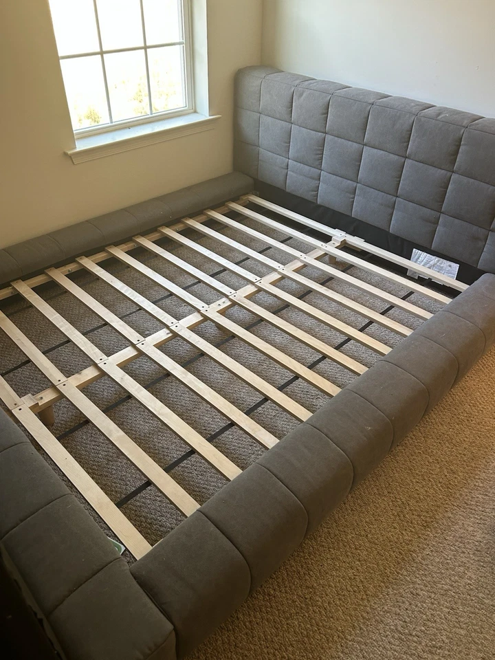 Marco de cama y cabecero acolchado gris queen - Pottery Barn Foto 1 de 4