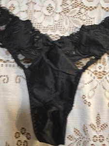 FLEUR DU MAL ROSE LOGO Embroidered Thong Medium Size 3 Black New - Picture 1 of 12