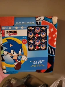 Sonic the Hedgehog Throw Blanket 40" x 50" Silky SUPER SOFT NEW - Picture 1 of 3