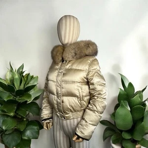 Piumino Prada beige con cappuccio in pelliccia di volpe tg. 44 IT 44 stile puffer lunghezza corta - Foto 1 di 24