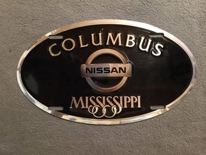 Placa emblema ovalado Columbus Mississippi Nissan - Imagen 1 de 3