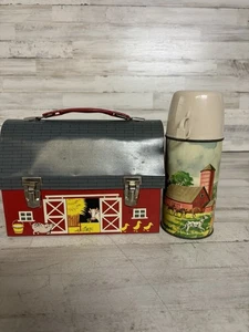 Vintage Scheune Blech Brotdose mit Thermoskanne Bauernhoftiere Grafik Metall Set - Bild 1 von 13