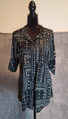 Top túnica larga manga 3/4 blanco y negro Style & Co "Movimiento gráfico" talla M Foto 1 de 4