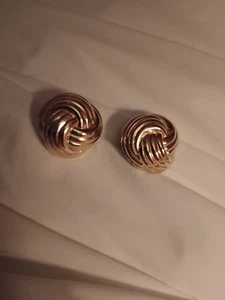 Ciner goldfarbene runde gewölbte Knopf Ohrclips, signiert - Bild 1 von 4