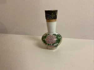 Vintage 1970s Japanese Satsuma Miniature Vase 9cm - Hand Painted Floral Design - Picture 1 of 1