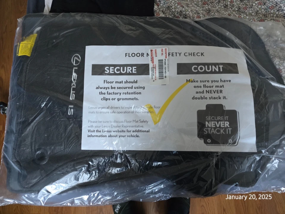 Alfombrillas de nailon negras Fit 2024 Lexus IS350 IS500 con emblema original. Foto 1 de 1