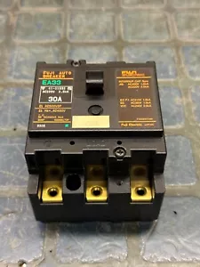 Interruptor de circuito automático Fuji EA33 30A, 3 polos, 220Vac - Imagen 1 de 5