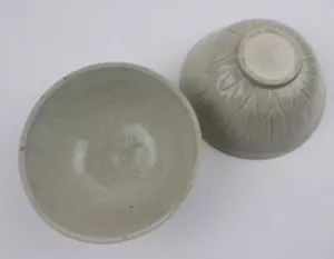 Pair 11-13th c Song Qingbai celadon incised lotus molded lily bowl 青白外划莲瓣内模印萱草 - Picture 1 of 9