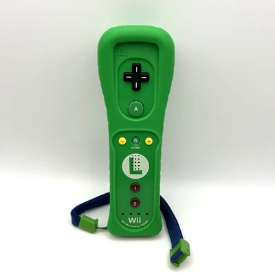Telecomando Wii remote Plus LUIGI Wiiu con motion plus inside ORIGINALE NINTENDO - Immagine 1 di 4