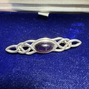 Broche de barra estilo nudo celta de plata de ley 925 con piedra de amatista cabujón - Imagen 1 de 4