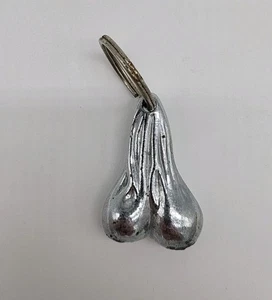 Vintage Metall Silber Hoden Schlüsselanhänger Gag Geschenk große Kugeln Herren Humor - Bild 1 von 6