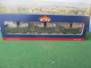 BACHMANN 00 SET OF 3 X 14 TON TANK WAGONS 'TARMAC' WEATHERED. CAT NO.37-670A - Picture 1 of 1