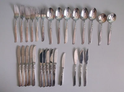 28 Pc South Seas Oneida Community Silverplate Flatware Forks Spoons Knives - Image 1 of 4