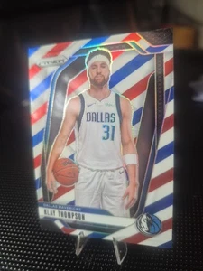 2024-25 Panini Prizm Klay Thompson #107 Red White & Blue Prizm Dallas Mavericks - Bild 1 von 2