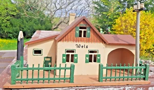 ECHT HOLZ BAHNHOF WELS HANDARBEIT PREWAR ZAUN TELEGRAFGENMAST BAHNSTEIG Spur 0 1 - Bild 1 von 11