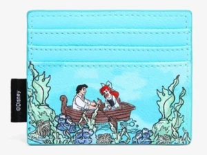 Nuevo con etiquetas Tarjetero Loungefly Disney La Sirenita Beso La Niña Ariel y Eric - Imagen 1 de 4