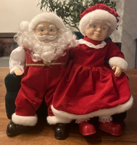 Talking Santa and Mrs. Claus sitting on couch - Picture 1 of 6